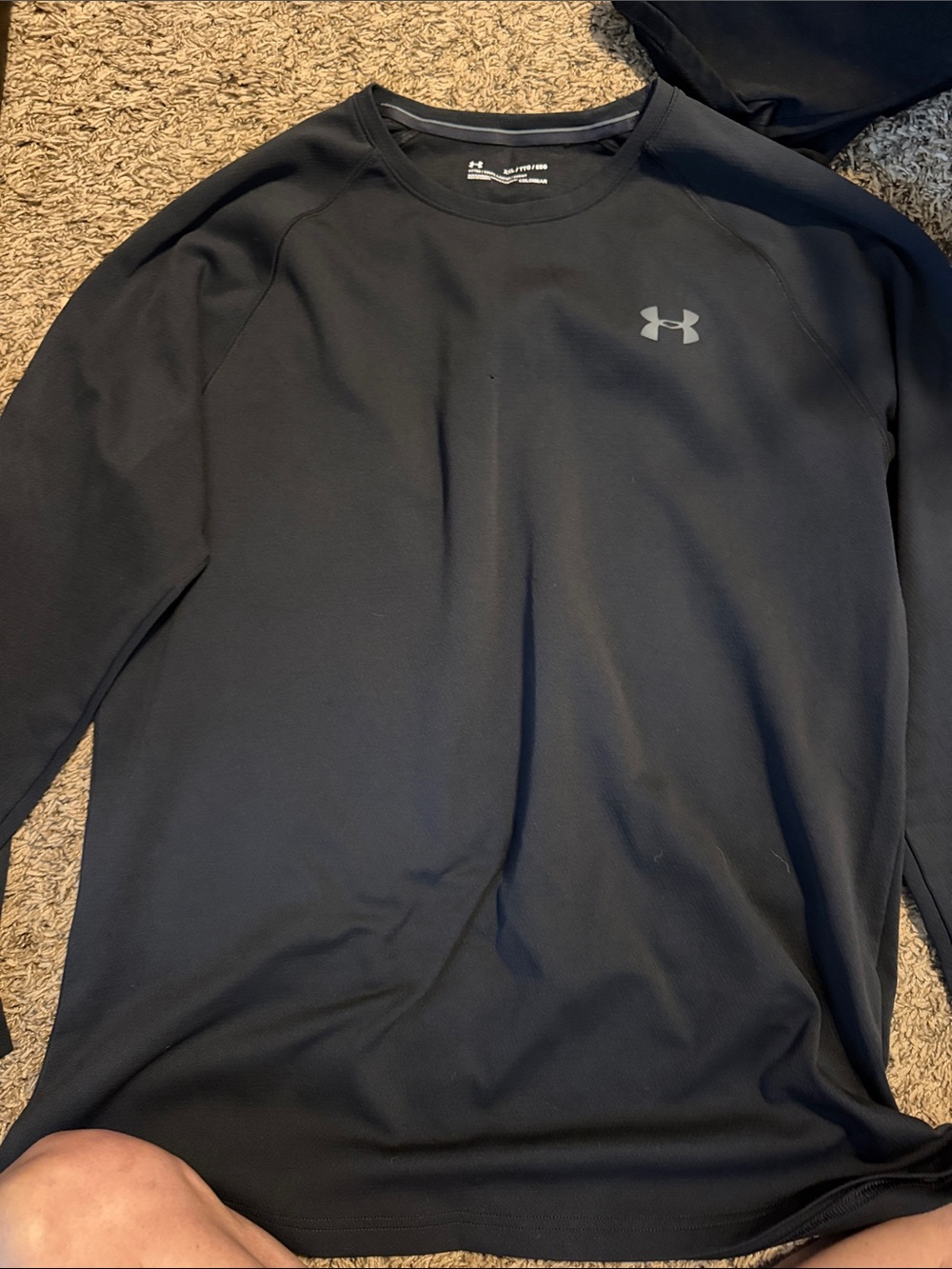 Under Armour Men’s Black Long-Sleeve Crewneck Performance Top